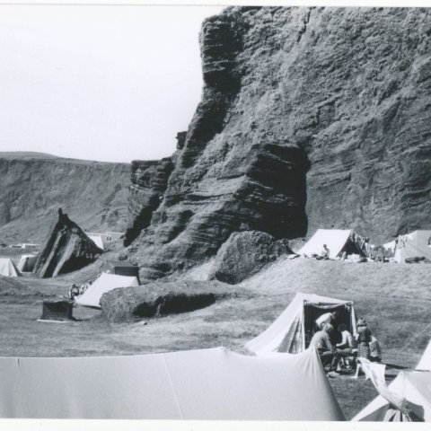 Tjaldað í Vík, 1984. Borgarskjalasafn Reykjavíkur. 