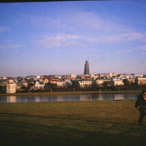 Horft yfir Hljómskálagarðinn. Í baksýn sést Hallgrímskirkja í byggingu. Borgarskjalasafn Reykjavíkur. 