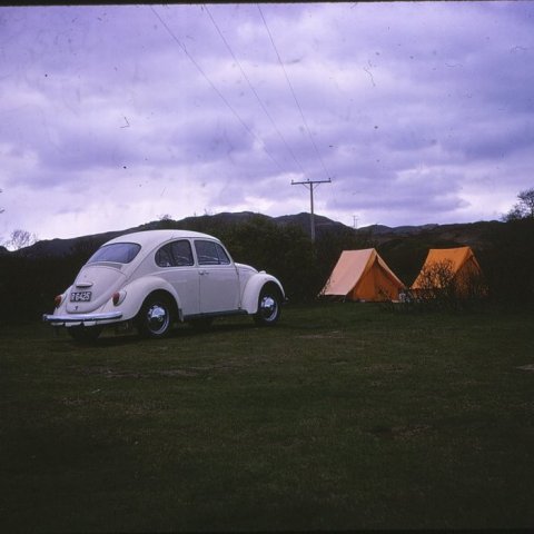 Myndin er tekin árið 1972 og er merkt „Tjaldað í Þjórsárdal.“ Borgarskjalasafn Reykjavíkur. 