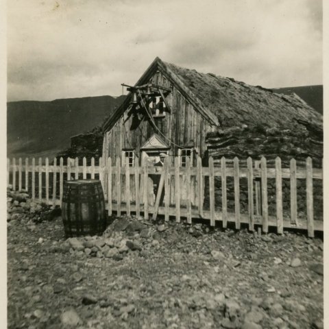 Torfkirkja að Saurbæ, Eyjafirði árið 1929. Borgarskjalasafn Reykjavíkur.